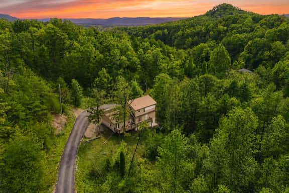 RRG Peaceful Escape: Hot Tub, Game Room, Sleeps 16 - Image 1